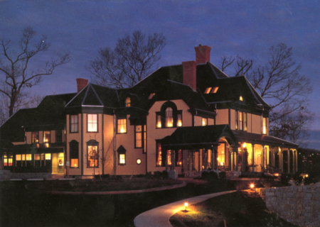 richmond hill inn at night with lit windows