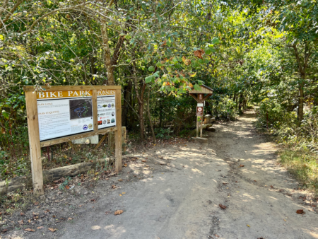 trail sign at richmond hill park